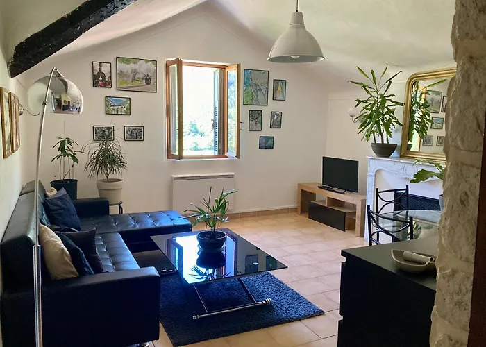 Dans Joli Village D'annot